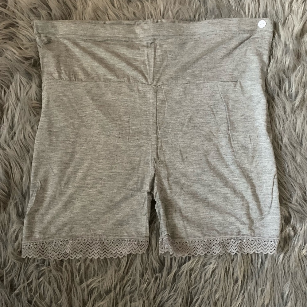 Grey maternity short leggings 2XL by Patpat
